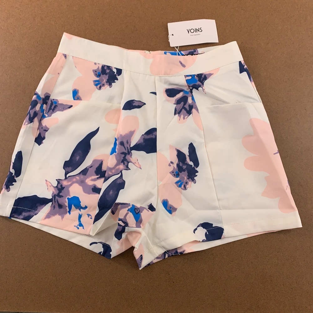 YOINS Womens Size Medium White Floral Print High Rise Pocketed Shorts NWT